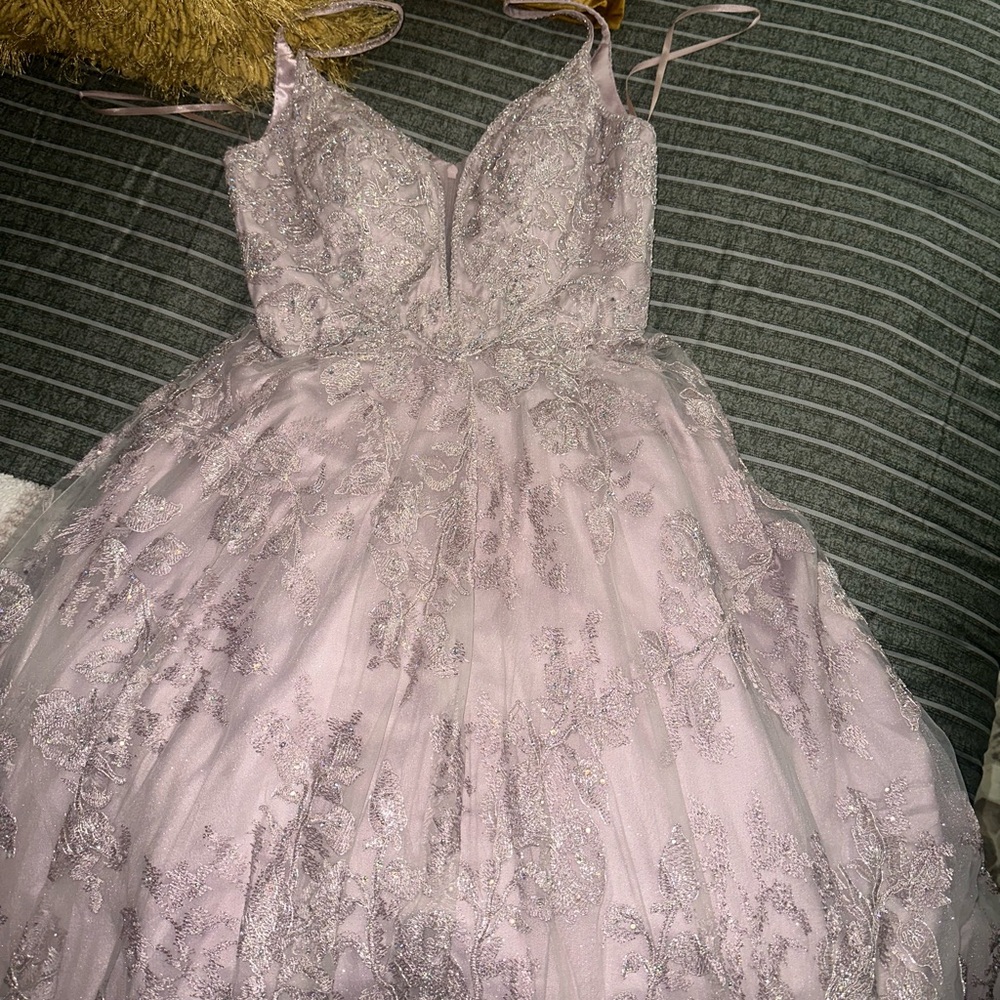 Gown - Picture 4 of 10